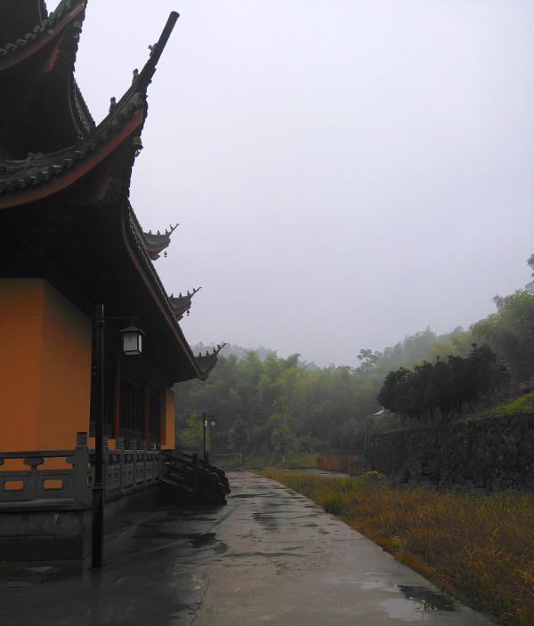 大殿后面